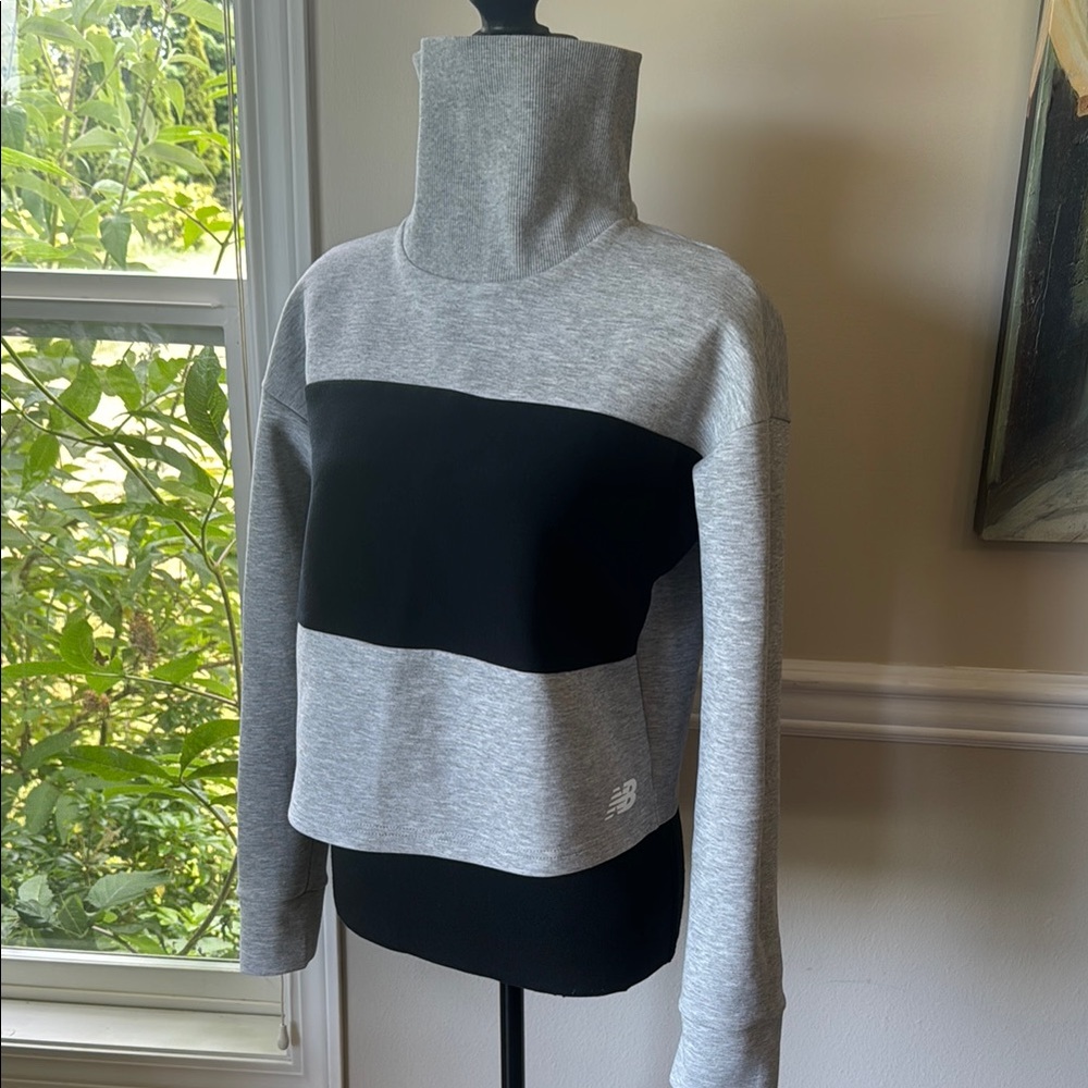 New Balance Gray and Black High Neck‎ Crop-top Sweatshirt Size Medium